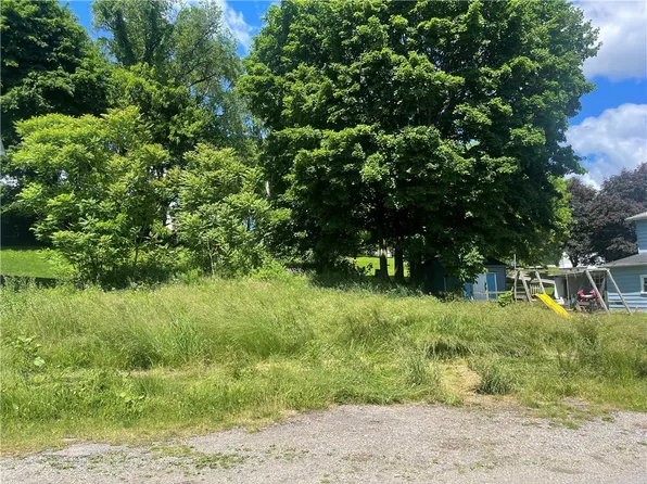 137 N Otter St, Mercer, PA 16137