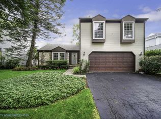 1036 Providence Ln, Buffalo Grove, IL 60089