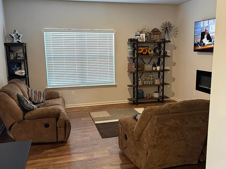 7968 Hickory Meadows Rd — Photo 6