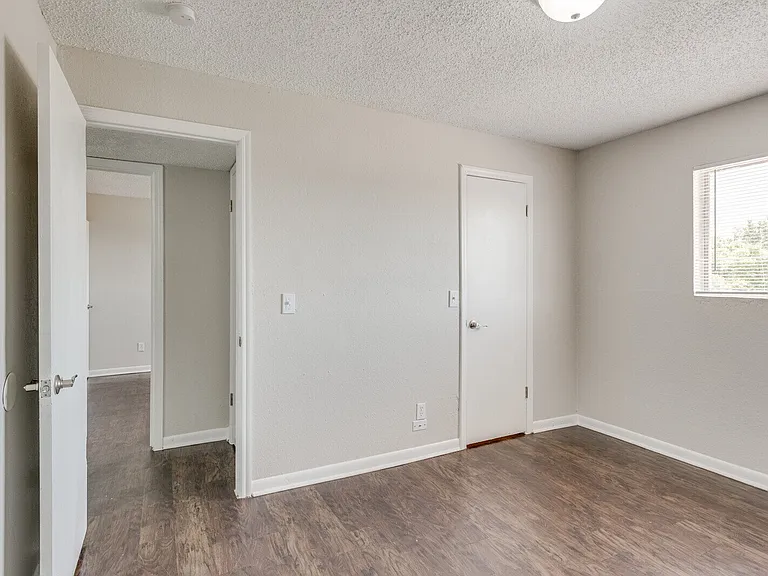 817 SW 23rd St #6 — Photo 22