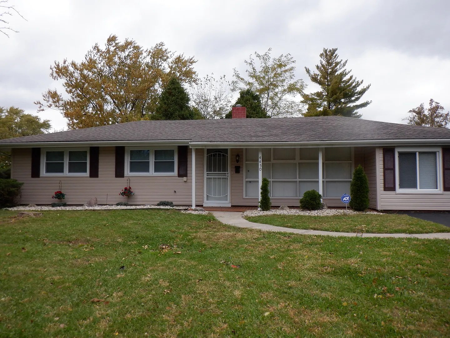4450 Flossmoor Rd photo 1