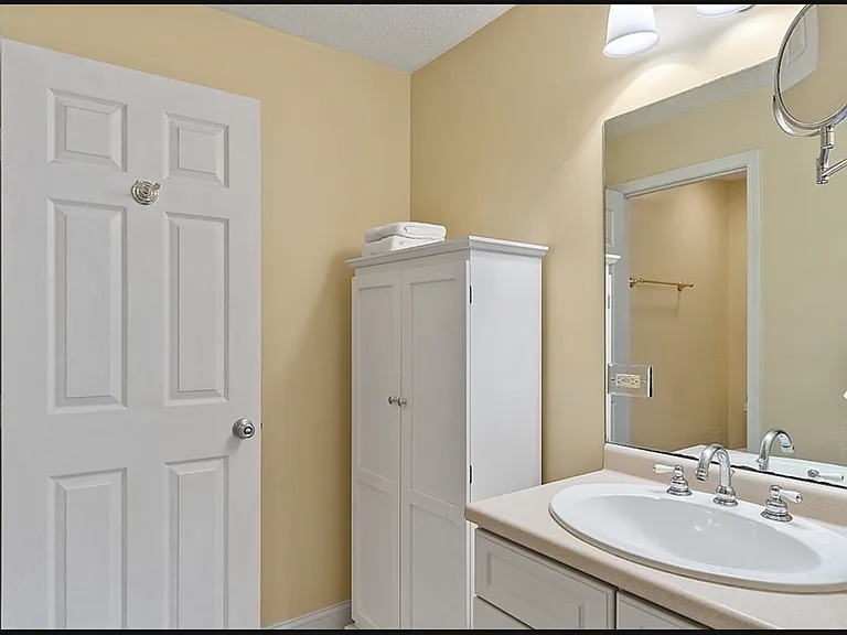 650 Brookside Dr #D — Photo 22