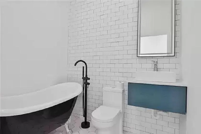 2 bed, 1050 sqft, $1,799 — Photo 4