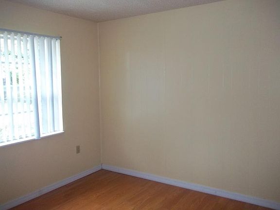 4th image of 1137 Cinnamon Way E