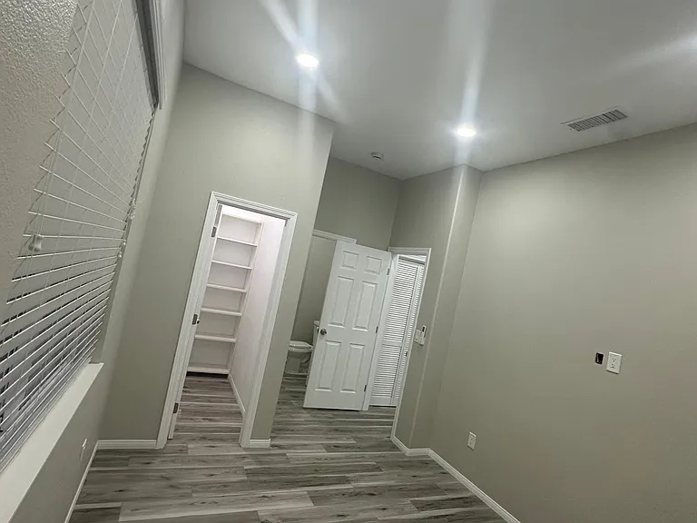 1710 Golden Way #B — Photo 25