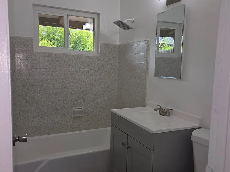 560 E Oakland Ave — Photo 24