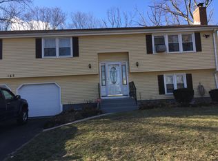 165 Duncaster Rd, Bloomfield, CT 06002