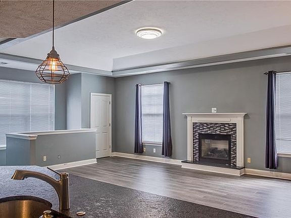 3rd image of 225 Adams Pointe Blvd Unit 6