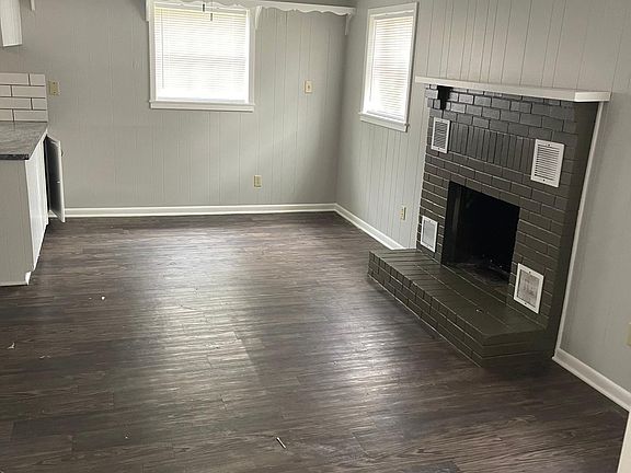 4th image of 802 E Birdsong St