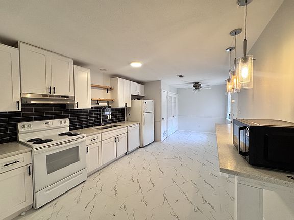 5th image of 5467 Anita St