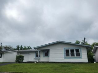 384 Rushmore Dr, Valparaiso, IN 46385