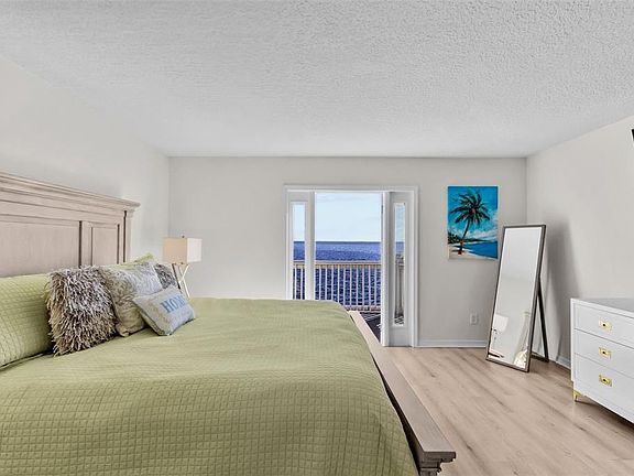 3rd image of 5026 COQUINA KEY DRIVE SE #5026