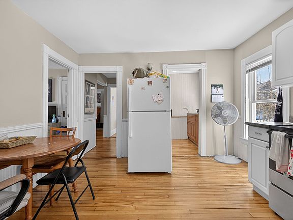 3rd image of 250-252 Prospect St #1