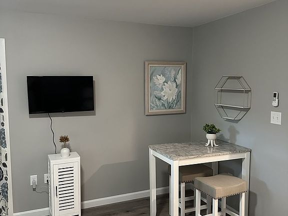 3rd image of 3548 Lafayette Rd #105