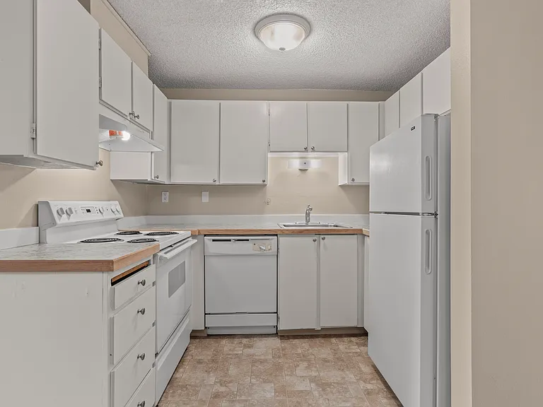 Riviera Apartments Northgate — Photo 11