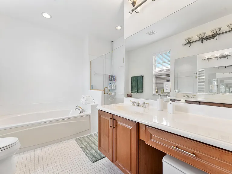 638 NW 38th Cir — Photo 15