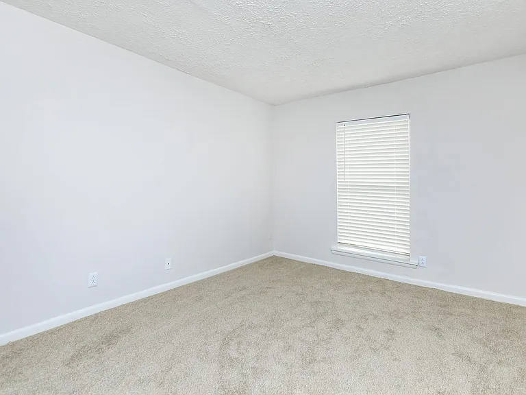Chase Cove Apartments — Photo 78