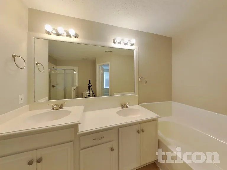 513 Valley View Dr — Photo 8