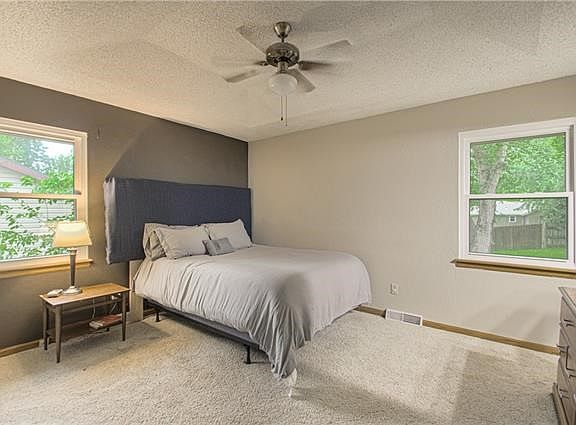 3rd image of 2424 S Viking Dr