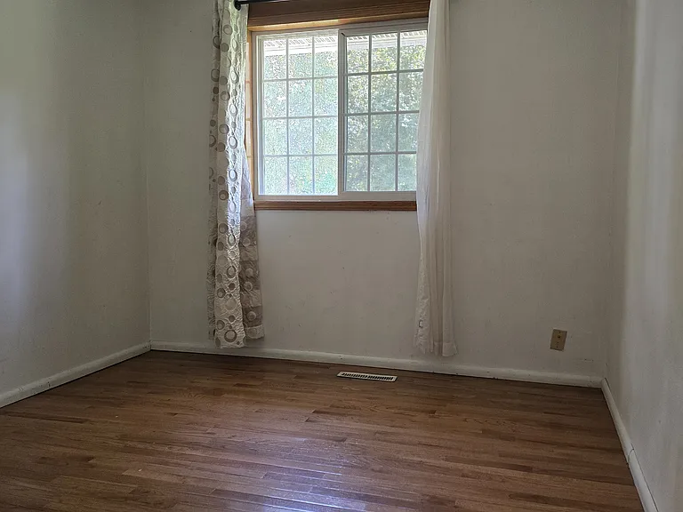 418 Whittier Ln — Photo 6