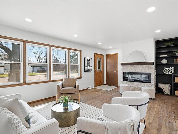 3rd image of 1718 Highland Ave