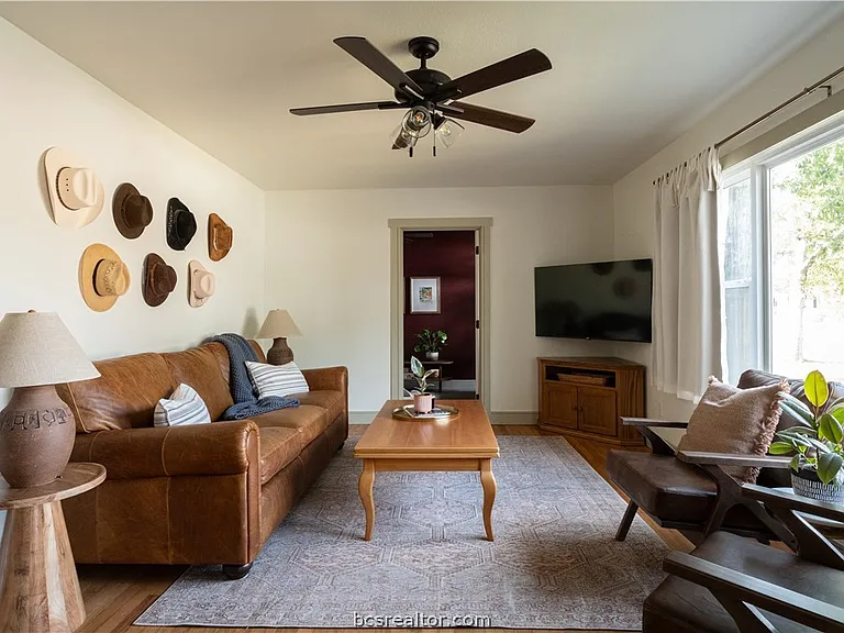 727 Mary Lake Dr — Photo 4