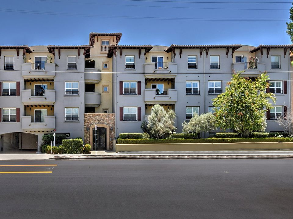 1st image of 13200 Moorpark St APT 302