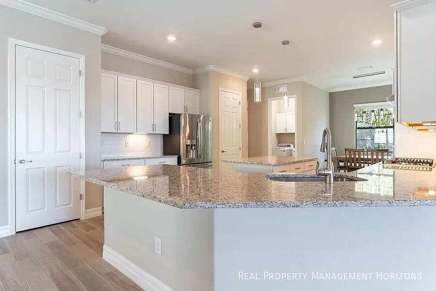 Stunning Country Club East Unfurnished Residence: 4-Bed, 3-Bath, Pool & Spa — Photo 3