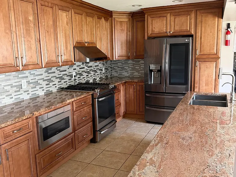 120 W Warren St — Photo 2