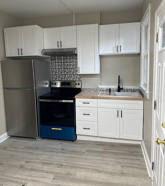 Newly renovated eat in kitchen with brand new appliances.