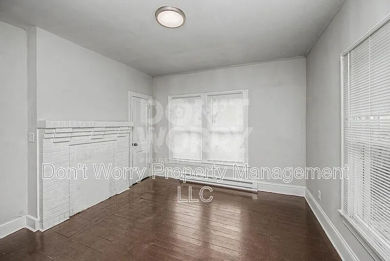 2 bed, 1.0 bath, $1,050 — Photo 2