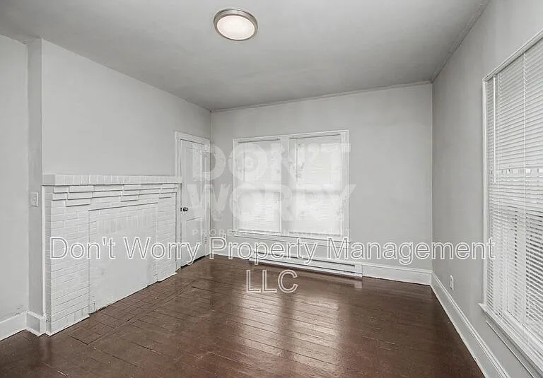 1405 Lexington Ave #B — Photo 2
