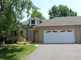 3014 Highpointe Curv, Roseville, MN 55113