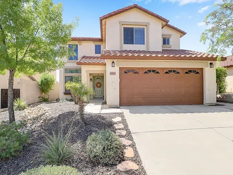 6509 W Red Fox Rd — Photo 1