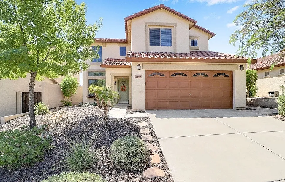 6509 W Red Fox Rd