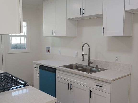 5th image of 13902 S Budlong Ave #1