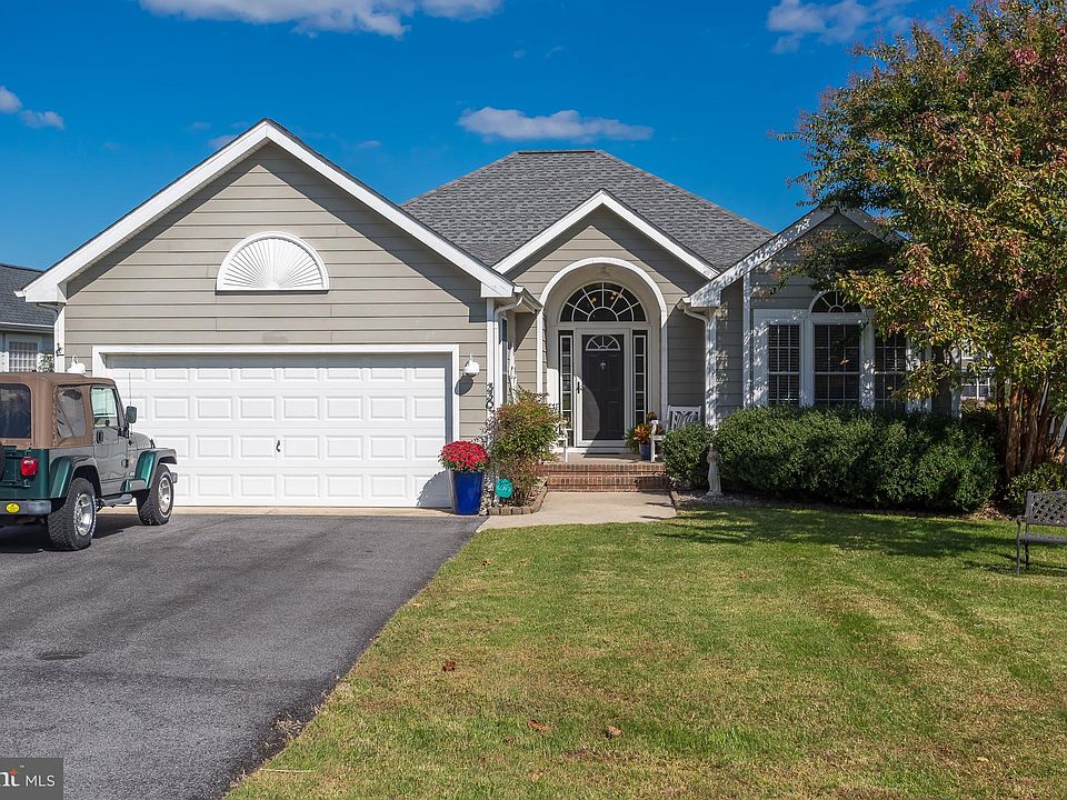 1st image of 330 Lakeside Dr