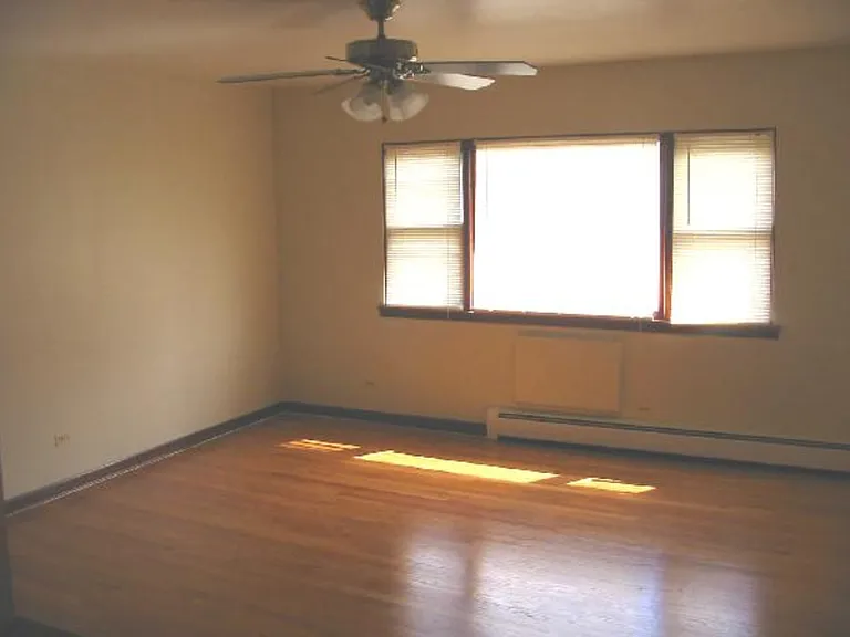 8045 S King Dr #GE — Photo 2