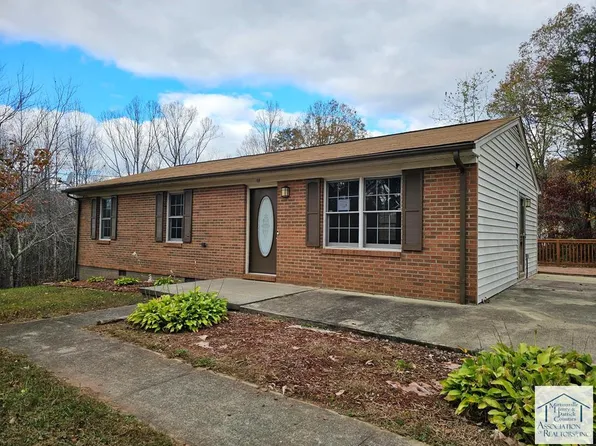 159 Village Ct, Martinsville, VA 24112