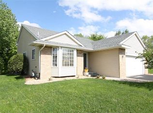 323 Parkview Ln S, Maplewood, MN 55119
