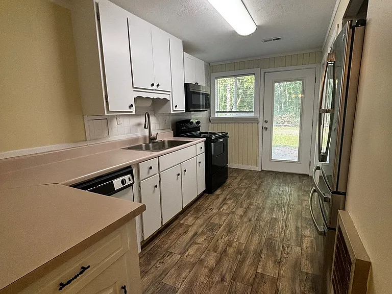 1641 Rayonier Rd #A — Photo 2