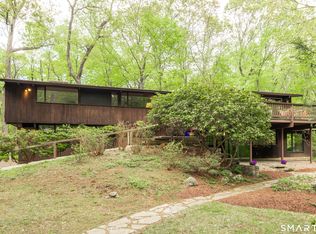 11 Forest Trl, Woodbridge, CT 06525