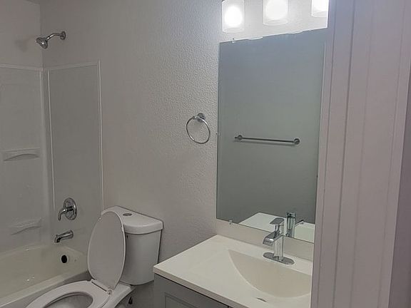 2nd image of 1521 E 38th St APT 4