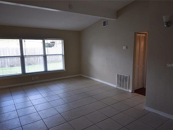 4th image of 125 W Jinkins Cir