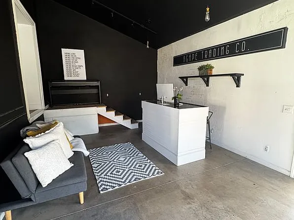 1204 Grand Ave, Carthage, MO 64836