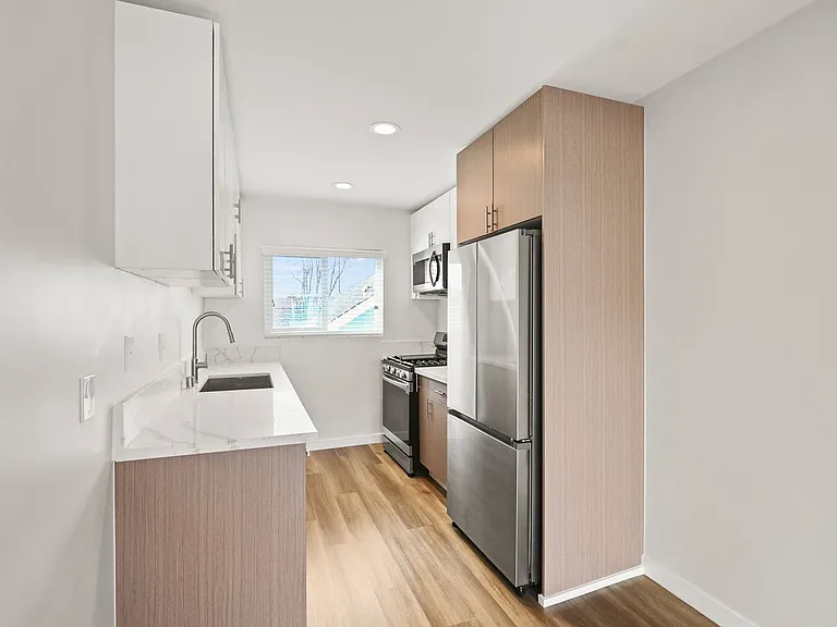 1358 W 36th St — Photo 24