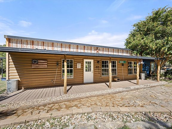 3rd image of 1393 Shady Oaks Cir