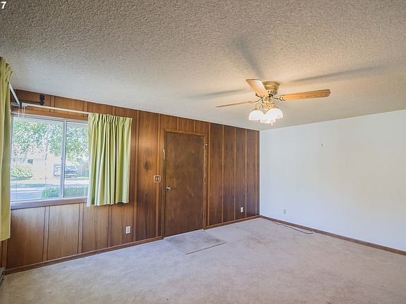 3rd image of 3805 E McLoughlin Blvd