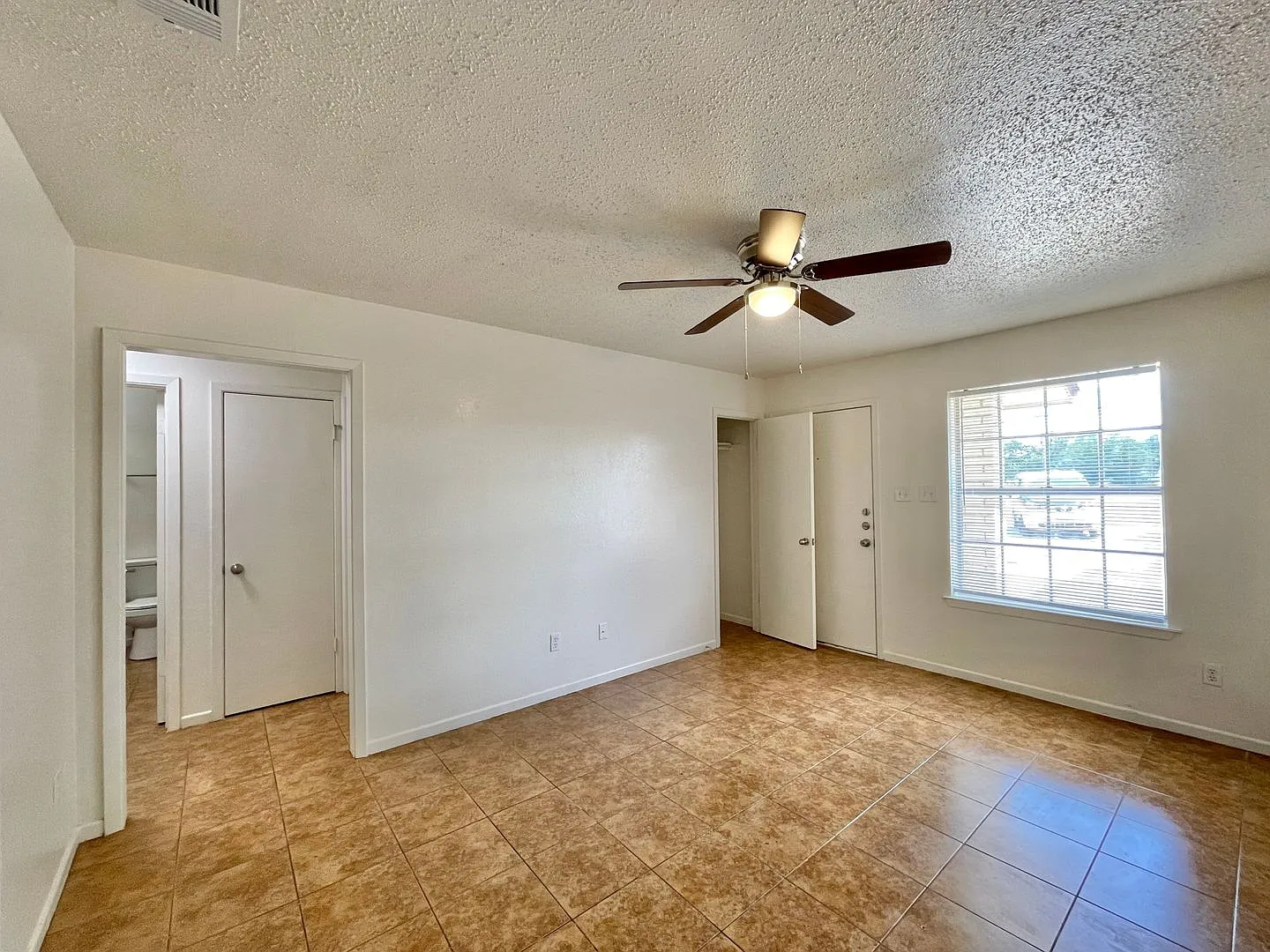 217 E. Beeline — Photo 4
