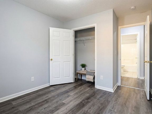 5th image of 385 Brookview Dr